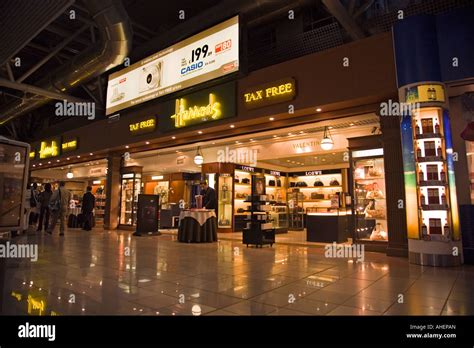 heathrow airport terminal 4 shops.